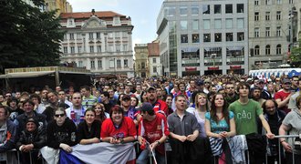 Václavské náměstí ožilo, fanoušci slavili postup