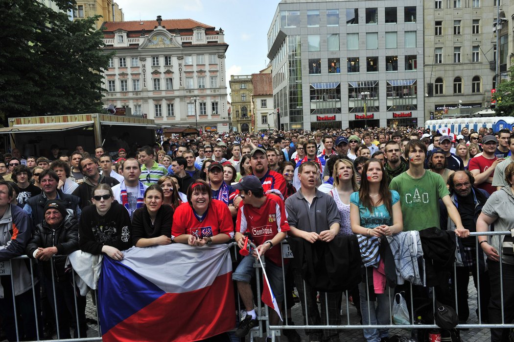 Fanoušků se sešlo na Václavském náměstí požehnaně.