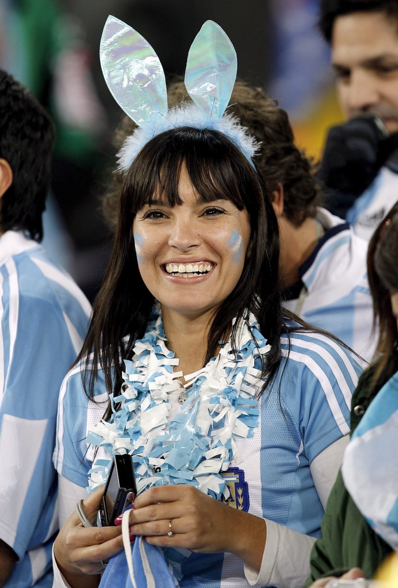Není to nádherný králíček? I mezi Argentinci najdete spousty krásných fanynek.
