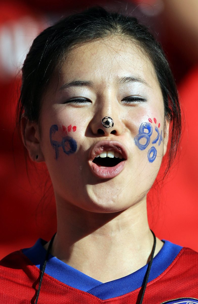 Tahle roztomilá Korejka povzbuzovala své svěřence seč jí síly stačily