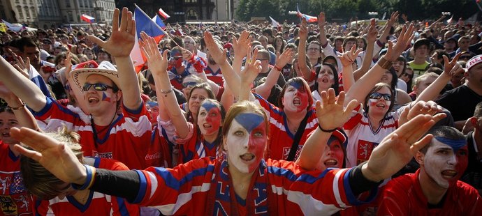 Praha, mistrovství světa v hokeji a fanoušci na Staroměstském náměstí. Radost, smutek, emoce (14. 5. 2011)