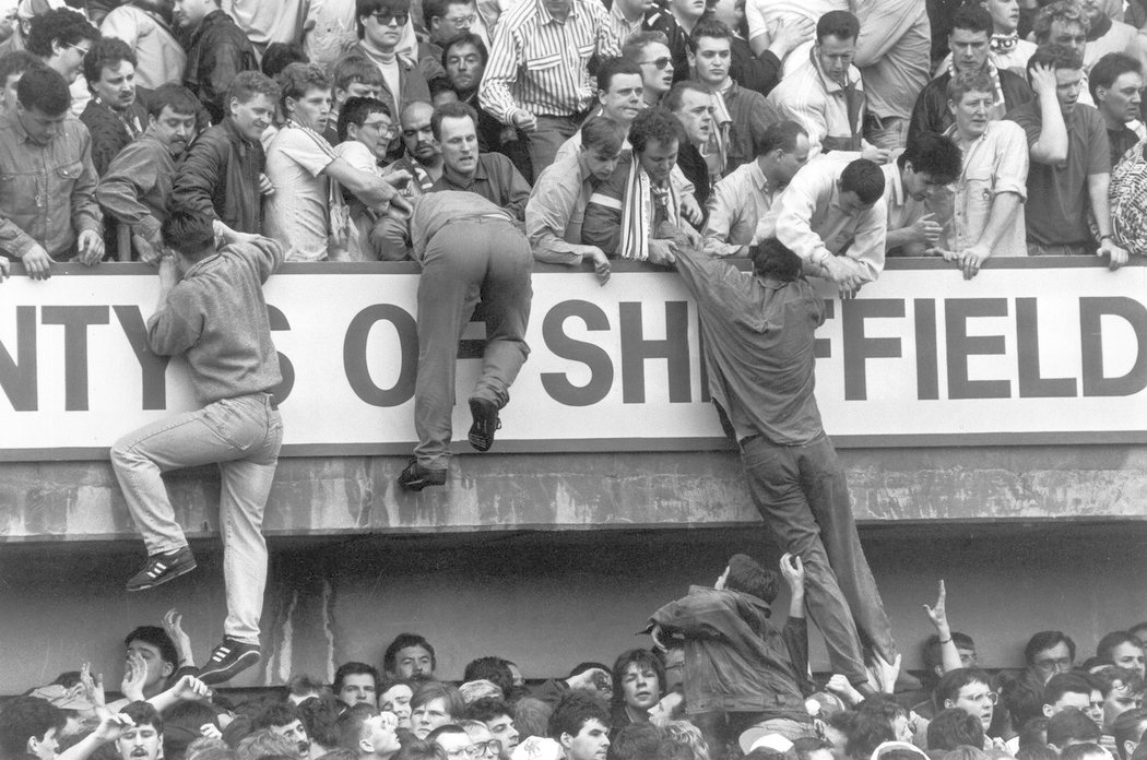 V dubu 1989 došlo k největší tragédii při sportovní události v Evropě. Na stadionu Hillsborough v Sheffieldu zahynulo 96 lidí a dalších 766 jich byl zraněno