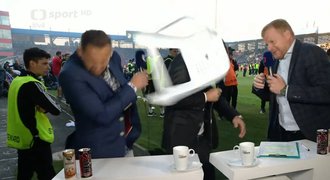 Policie obvinila muže za finále poháru. Kopl do židle, která přilétla do studia Policie obvinila muže za finále poháru. Kopl do židle, která přilétla do studia