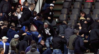 Konflikty v Hradci! Slávisty nechtěli pustit na stadion, pak přišly rvačky