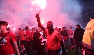 Slavii přijde řádění fanoušků draho. Tykačův klub žehlí průšvih u naštvaných sponzorů
