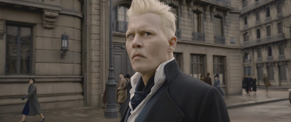 Fantastická zvířata: Grindelwaldovy zločiny a Johnny Depp jako zlý Grindelwald.