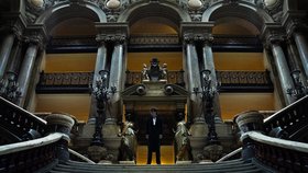 Deva Cassel trénovala deset hodin denně, Fantom trávil hodinu a půl v maskérně. Jak vznikal nový film Fantom opery?