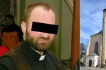 Tohle je farář, obviněný ze zneužití školačky a znásilnění ženy