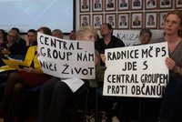 Zastupitelstvo Prahy 5 provázely slzy a emoce: Lidé se s výstavbou viladomů Na Farkáně nechtějí smířit