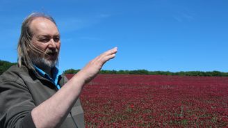 Lidé začínají šetřit na kvalitních potravinách, říká majitel biofarmy Martin Hutař