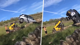 Farmář odklidil cizí auto jako dětskou hračku: Blokovalo mu cestu, tak ho zničil!