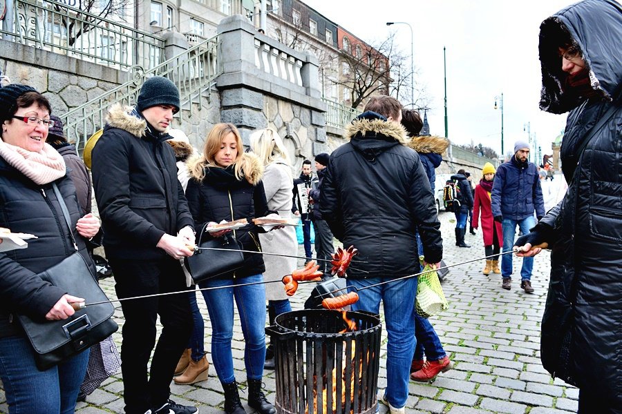 Farmářské trhy na náplavce