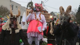 Maškary řádily v Líšni, pod velením bakcha popravily medvěda