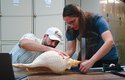 Vědci z Univerzity Jižní Floridy při zkoumání ulity fasciolárky obrovské