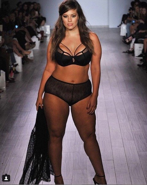 Ashley Graham předváděla vlastní kolekci spodního prádla na Fashion týdnu v New Yorku.