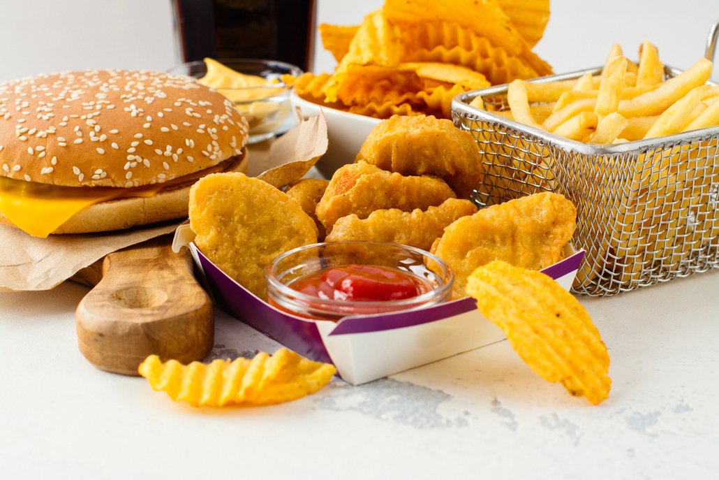 Fastfoodová jídla jsou ve školních bufetech na Slovensku zakázaná.