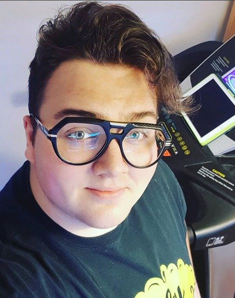 Hráč na Twitchi a youtuber FattyPillow