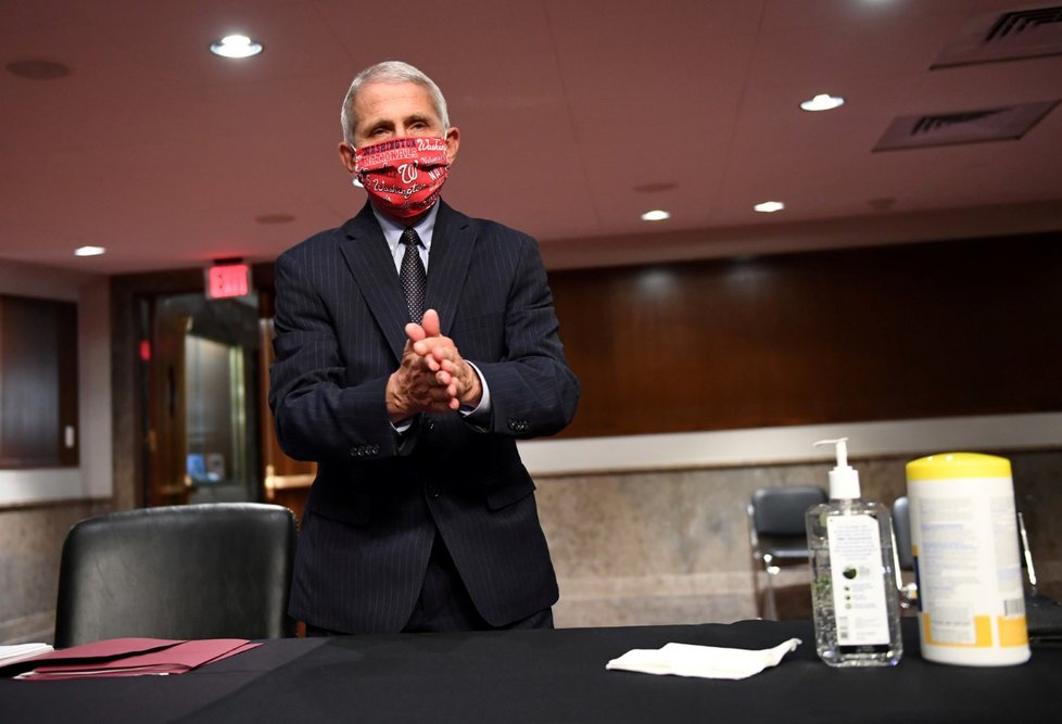 Americké senátory přesvědčoval o vážnosti situace kolem koronaviru ve Spojených státech epidemiolog a člen krizového štábu Bílého domu pro boj s koronavirem Anthony Fauci (30. 6. 2020) Americké senátory přesvědčoval o vážnosti situace kolem koronaviru ve Spojených státech epidemiolog a člen krizového štábu Bílého domu pro boj s koronavirem Anthony Fauci (30. 6. 2020)