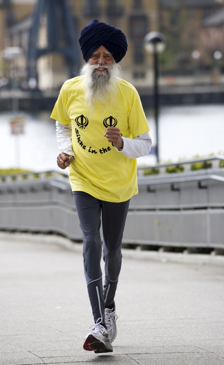 Indický běžec Fauja Singh ukončil svou maratonskou kariéru ve 101 letech