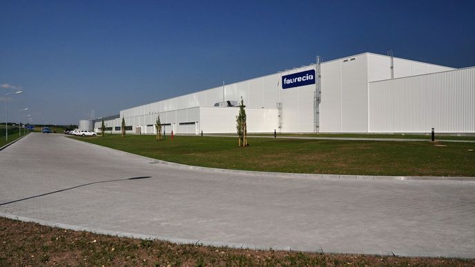 Továrna dodavatele automobilek Faurecia u dálnice D5 na Plzeňsku se stala součástí velké realitní transakce.