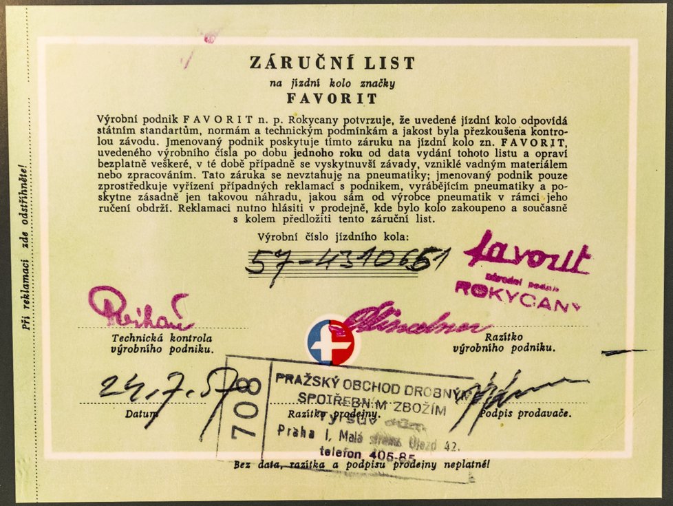 Na záručním listu z roku 1957 je podepsán František Pelikán, o rok později se stal ředitelem Favoritu a byl jím až do roku 1982.