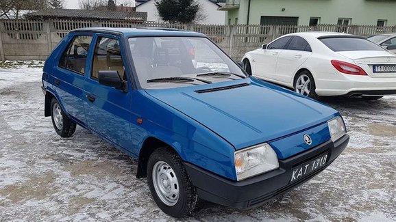 V Polsku je na prodej prakticky nová Škoda Favorit. Tipnete si cenu?
