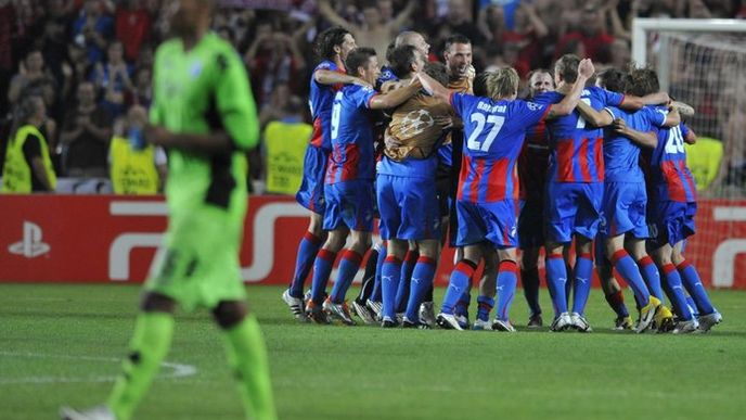 FC Viktoria Plzeň - FC Kodaň, odvetné utkání 4. předkola fotbalové Ligy mistrů, které se hrálo 24. srpna v Praze. Hráči Plzně se radují z vítězství.