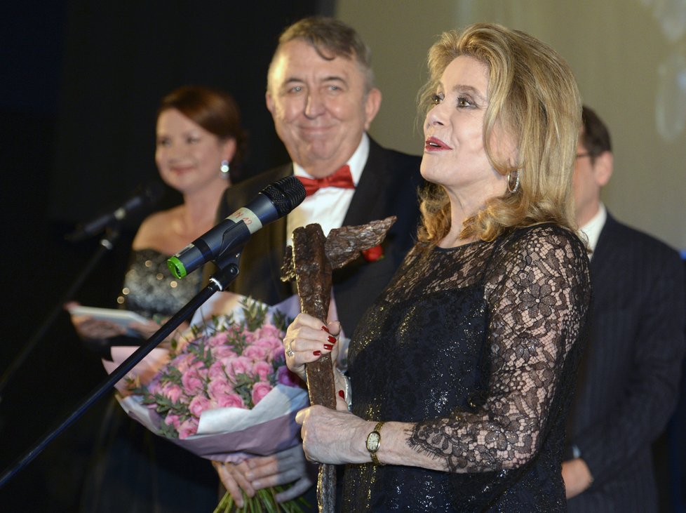 Oceněná Catherine Deneuve s Fero Feničem.