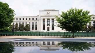 Centrální banka USA úroky nezměnila, naznačila však jejich snížení v příštím roce