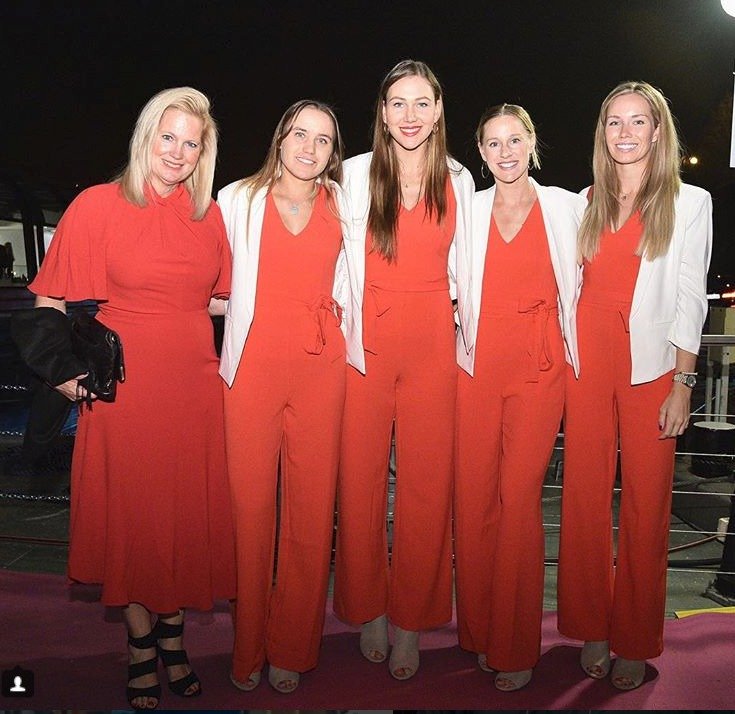 Americké sympaťačky. Kapitánka Kathy Rinaldiová, Sofia Keninová, Nicole Melicharová, Alison Riskeová a Danielle Collinsová (zleva). 