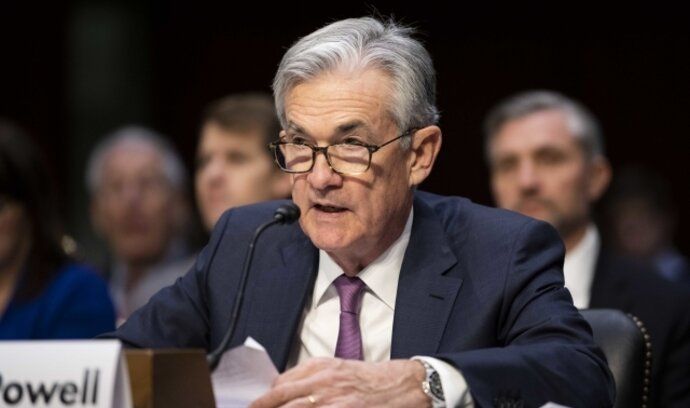 Snížit inflaci bude těžké, řekl šéf Fedu Powell. Připustil výraznější zvyšování sazeb