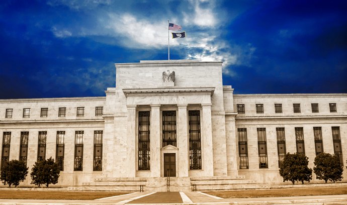 Americká centrální banka Fed oznámí více informací o svých plánech týkajících se zvyšování úrokových sazeb.