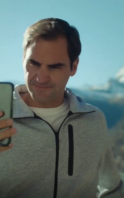 Tenista Roger Federer herce Roberta De Nira do Švýcarska nenalákal, ač se snažil, co mohl.