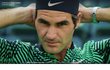 Rozzlobený Roger Federer spílá narušiteli, který ničí jeho koncentraci.