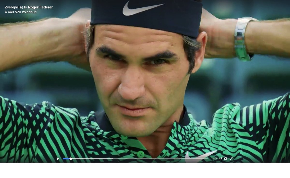 Rozzlobený Roger Federer spílá narušiteli, který ničí jeho koncentraci.