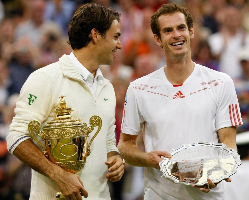 Roger Federer a Andy Murray po wimbledonském finále v roce 2012