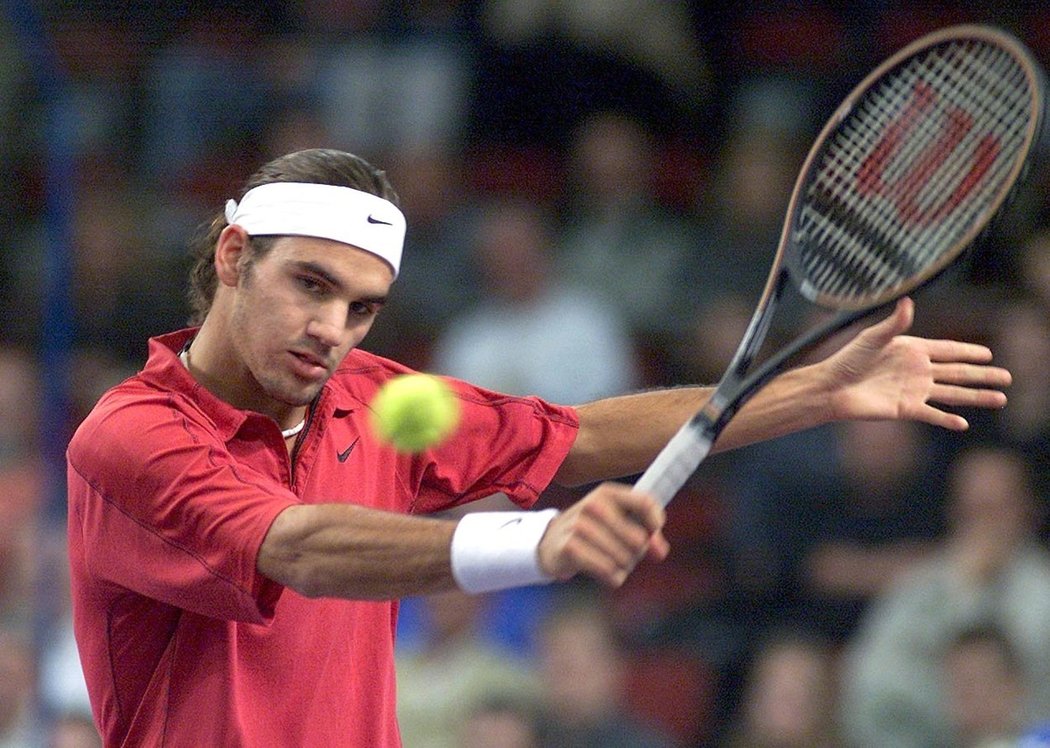 Roger Federer v roce 2000, kdy se začínal dvořit osudové lásce Mirce.