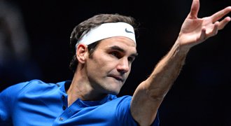 Zvažuje Federer konec?! Dvě operace, skličující skóre, hraje jen s kamarádem