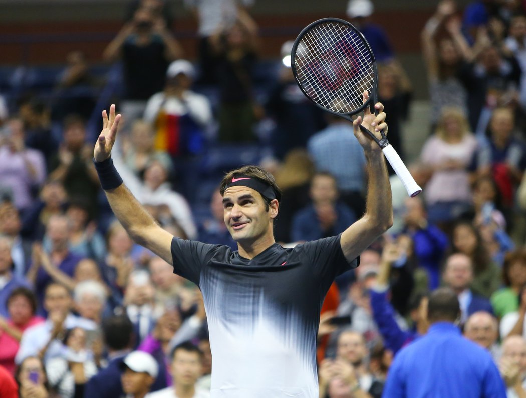 Švýcarský tenista Roger Federer potřeboval při návratu na US Open pět setů, aby v 1. kole porazil domácího Francese Tiafoea 4:6, 6:2, 6:1, 1:6 a 6.4.