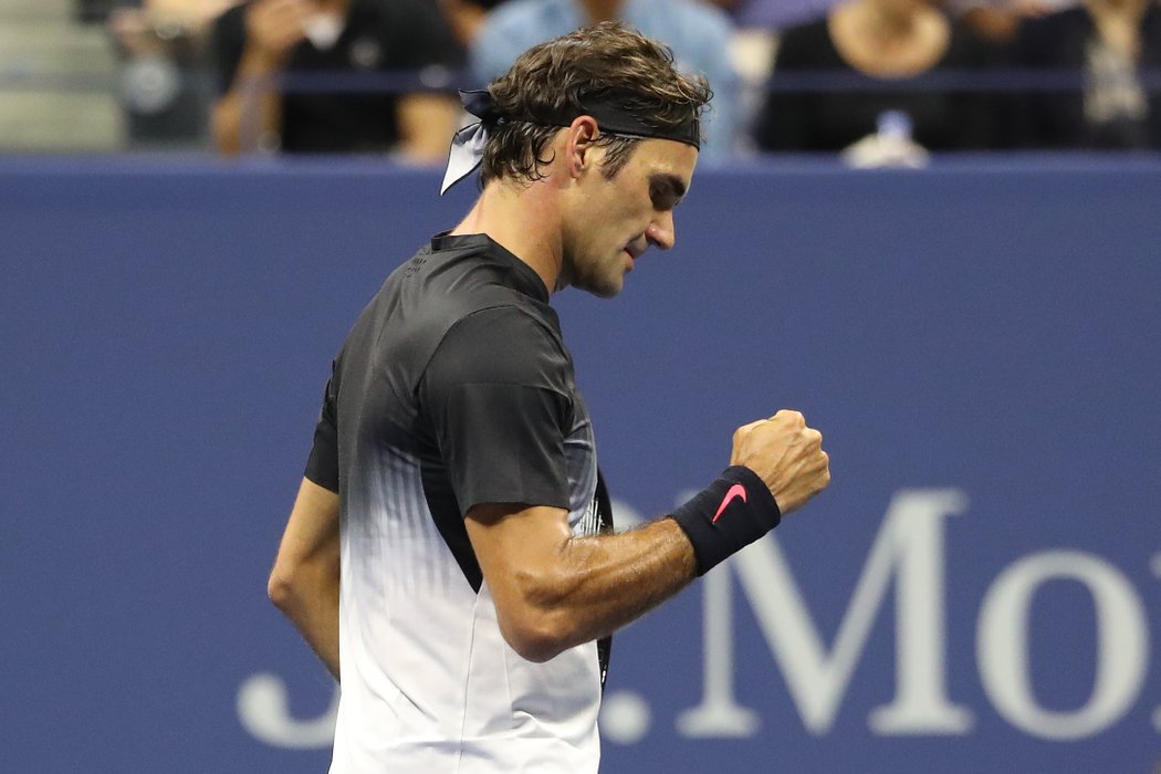 Švýcarský tenista Roger Federer potřeboval při návratu na US Open pět setů, aby v 1. kole porazil domácího Francese Tiafoea 4:6, 6:2, 6:1, 1:6 a 6.4.