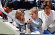 Federerovy pětileté dcerky v hledišti na French Open.