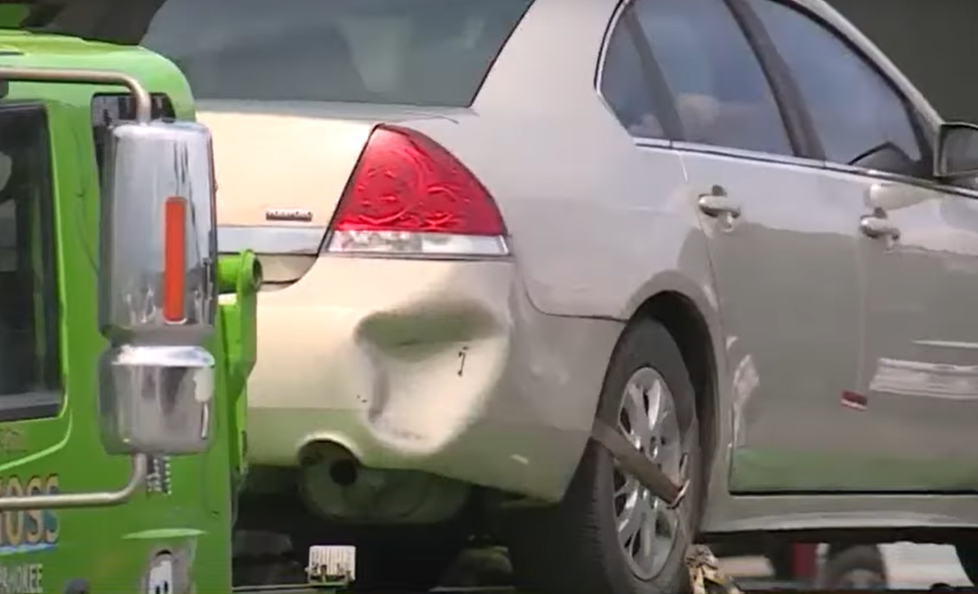 Komu patřilo nabourané auto, které policie zajistila, zatím není jasné.