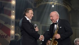 Karel Gott a Felix Slováček jsou dlouholetí přátelé. Ovšem Slováček Gotta v poslední době asi nemusí. Nepozval ho ani na slavnostní raut na své 70. narozeniny.