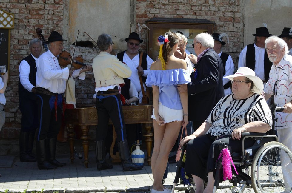 Lucie měla starosti se zadní částí šortek.