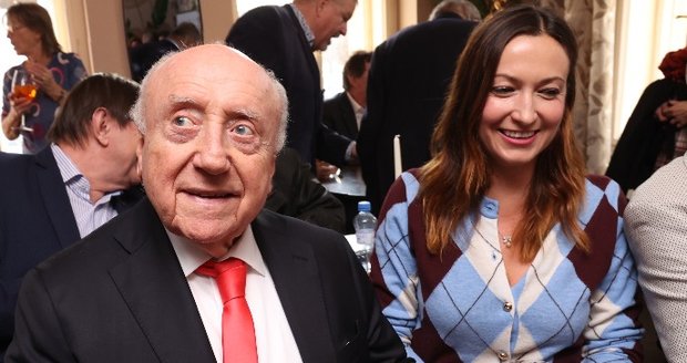 Felix Slováček a Lucie Gelemová po křtu vyrazili ještě na večeři.