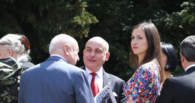 Slováček s mladicí v květnu na ruské ambasádě