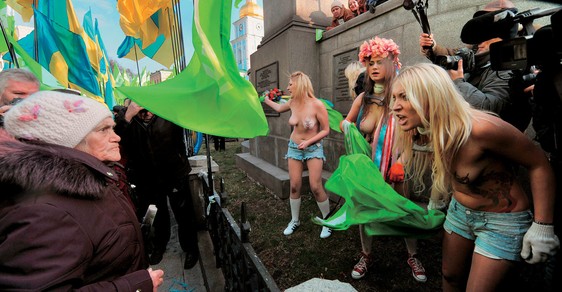 Prsa proti fotbalu. Aktivistky z ukrajinského hnutí Femen chtějí zrušit fotbalové Euro ve své zemi