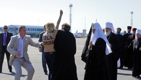 Polonahá aktivistka zaútočila na patriarchu