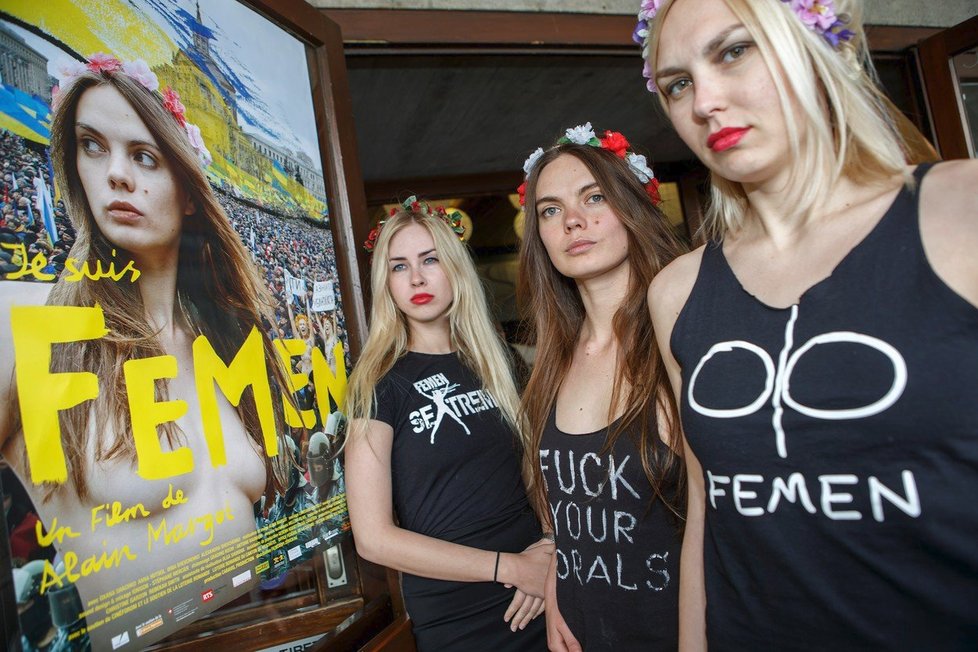 Spoluzakladatelka nahých aktivistek Femen Oksana Šačková (uprostřed) spáchala sebevraždu v Paříži