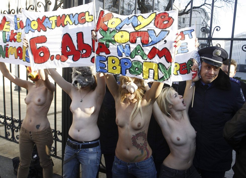 Protest FEMEN proti zahraniční politice Ukrajiny